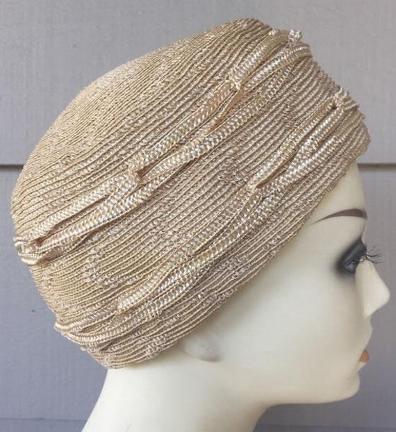 1920's Beige Straw Cloche Hat with Woven Circles - image 8