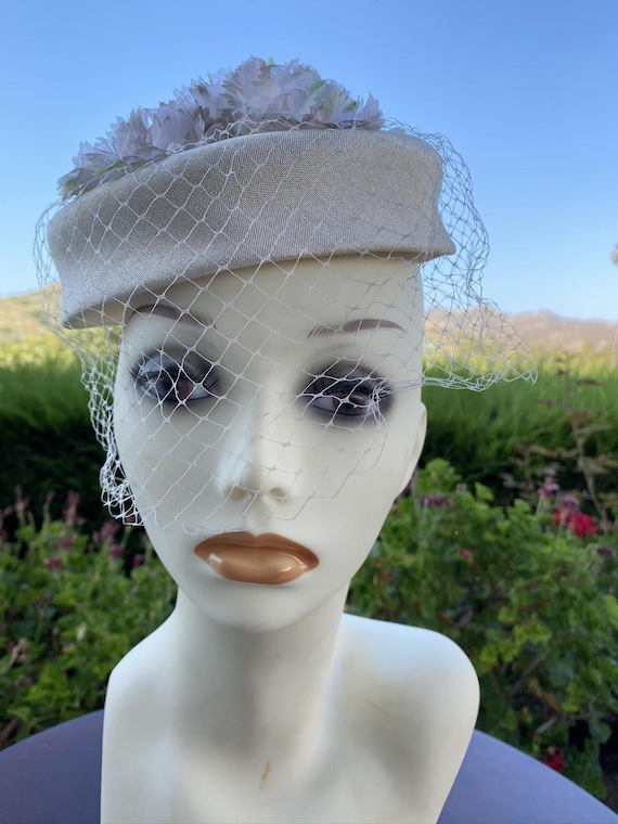 1960's Halo Pillbox Hat with Veil & Flowers - image 5