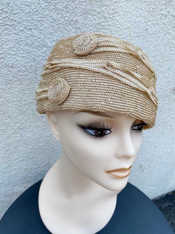 1920's Beige Straw Cloche Hat with Woven Circles - image 2