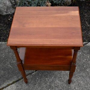 Vintage Statton CherryWood Americana Style Side Table w/Drawer bild 11