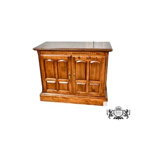 Vintage Ethan Allen Transitional Style Flip Top Maple Bar/Server Cabinet