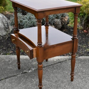 Vintage Statton CherryWood Americana Style Side Table w/Drawer bild 9