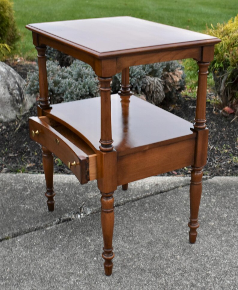 Vintage Statton CherryWood Americana Style Side Table w/Drawer bild 9