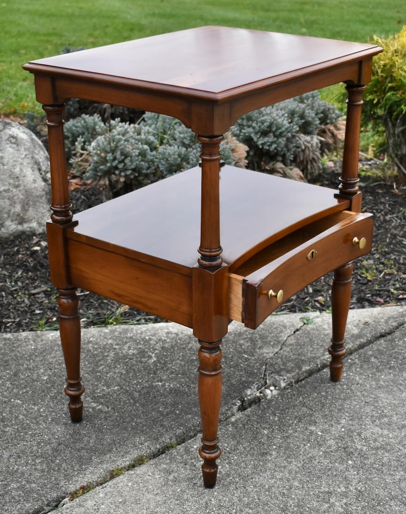 Vintage Statton CherryWood Americana Style Side Table w/Drawer bild 8