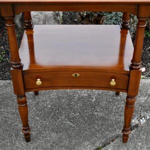Vintage Statton CherryWood Americana Style Side Table w/Drawer bild 3