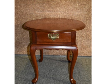 Vintage Harden Queen Anne Style Oval Side Table w/Drawer