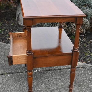 Vintage Statton CherryWood Americana Style Side Table w/Drawer bild 10