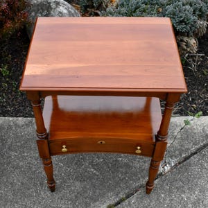 Vintage Statton CherryWood Americana Style Side Table w/Drawer bild 4