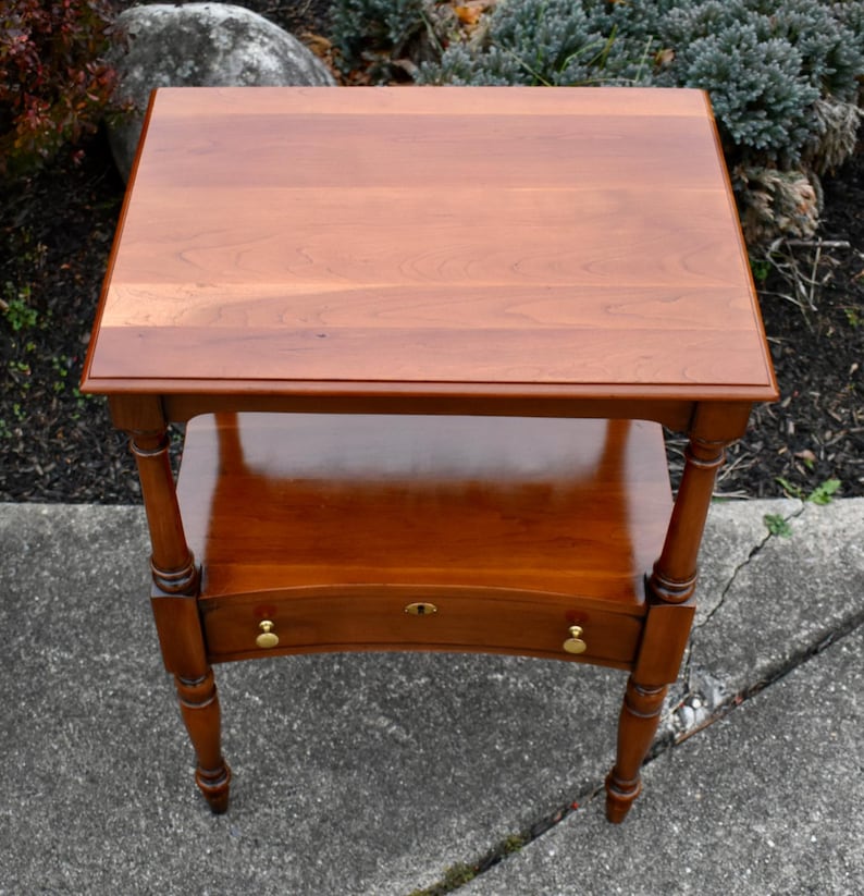 Vintage Statton CherryWood Americana Style Side Table w/Drawer bild 4