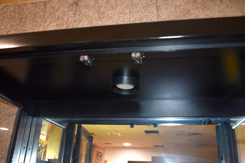 Vintage Asian Two Door Lighted Curio wBlack Lacquer Finish /& Brass Mounts