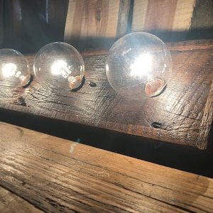 Lámpara de tocador de baño rústica estilo granja de madera de granero BUFFALO CREEK