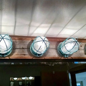 The SEA CAPTAIN nautical beach vanity light