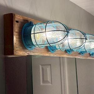 The SEA CAPTAIN nautical beach vanity light