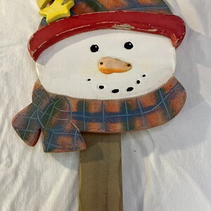 Estaca de madera vintage para jardín con forma de muñeco de nieve.