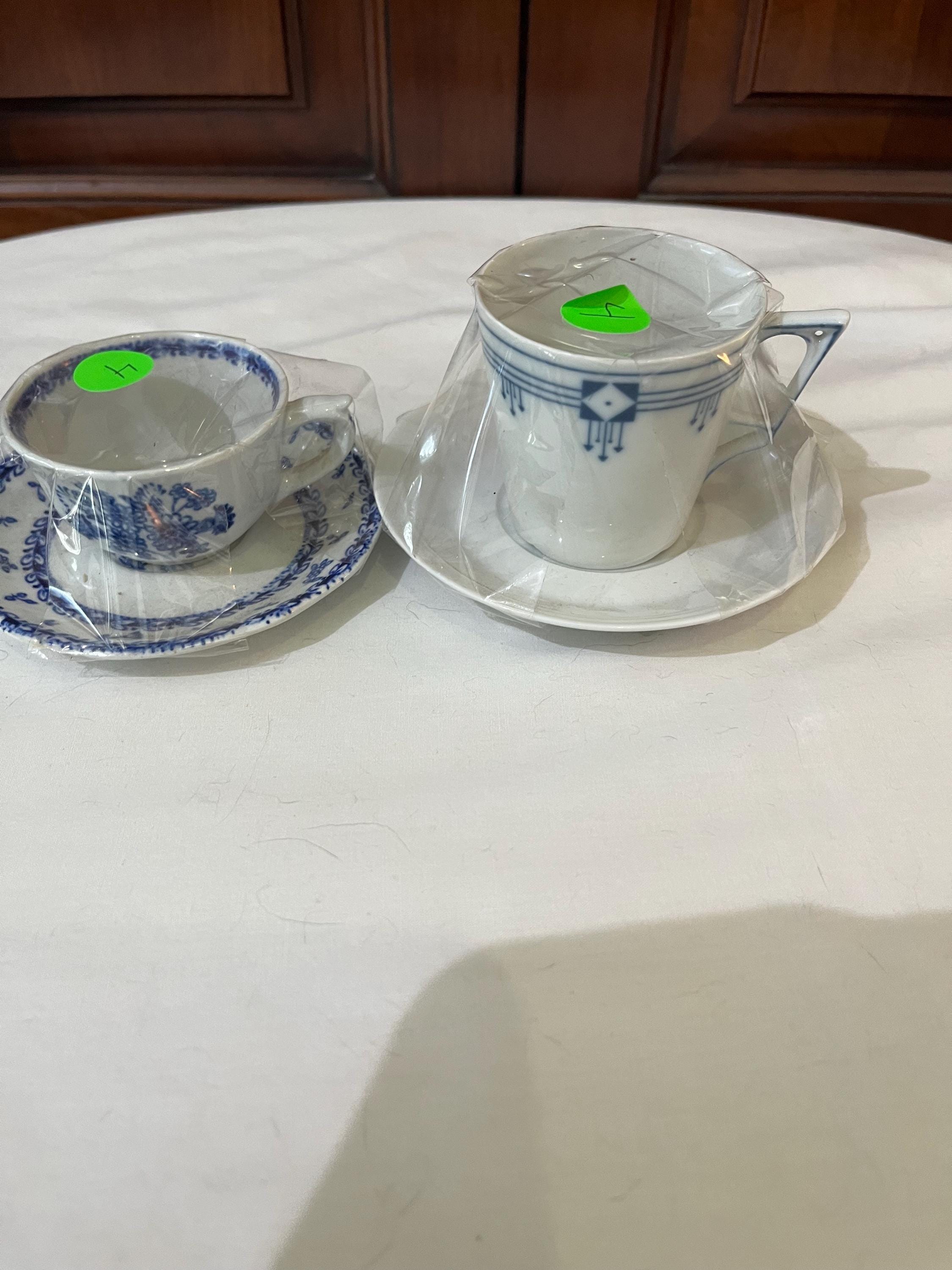 2 Tazzine da tazzina con piattini.