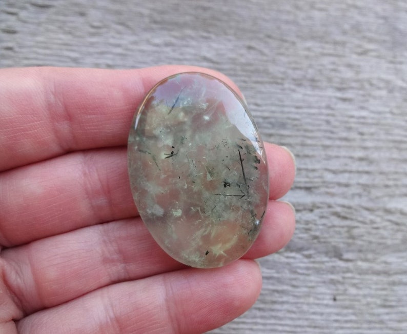 Grön prehnit oval cabochon, naturlig genomskinlig cabochon för smyckestillverkning, hängsmyckesstorlek, stor stor ädelstenscabochon bild 5