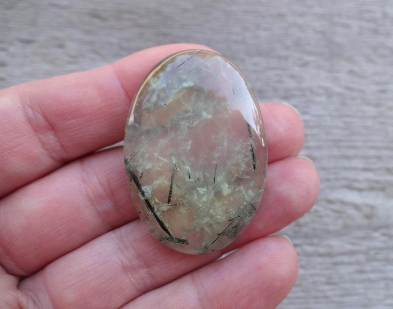 Grön prehnit oval cabochon, naturlig genomskinlig cabochon för smyckestillverkning, hängsmyckesstorlek, stor stor ädelstenscabochon bild 7