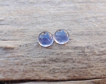 Par de pequeños cabujones redondos de iolita de 5 x 3 mm