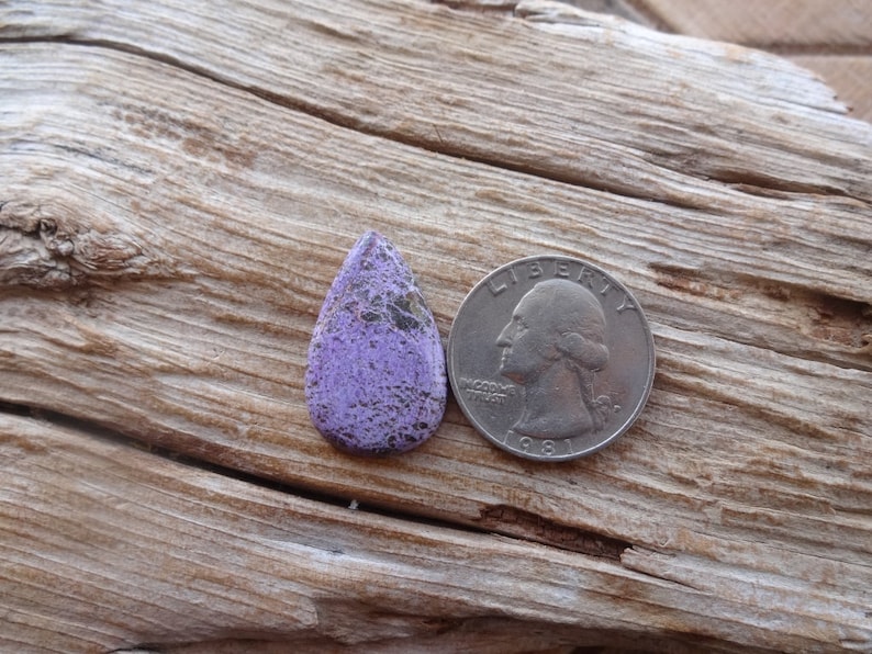 Stichtite Purpurite cabochon 27x16mm
