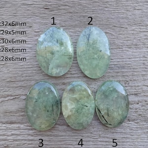 Grön prehnit oval cabochon, naturlig genomskinlig cabochon för smyckestillverkning, hängsmyckesstorlek, stor stor ädelstenscabochon bild 2