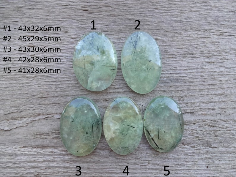 Grön prehnit oval cabochon, naturlig genomskinlig cabochon för smyckestillverkning, hängsmyckesstorlek, stor stor ädelstenscabochon bild 2