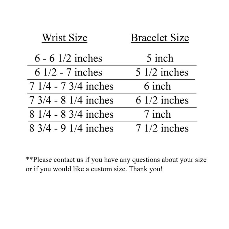 Op de afbeelding: Een tabel die polsmaten in inches en bijbehorende armbandmaten in inches laat zien. De tabel bevat polsmaten van 6 tot 9 1/4 inch en armbandmaten van 5 tot 7 1/2 inch.