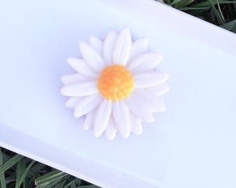 Daisy Soap | Summer | Floral | Mothers Day | Party Favors | Honeysuckle | Spring