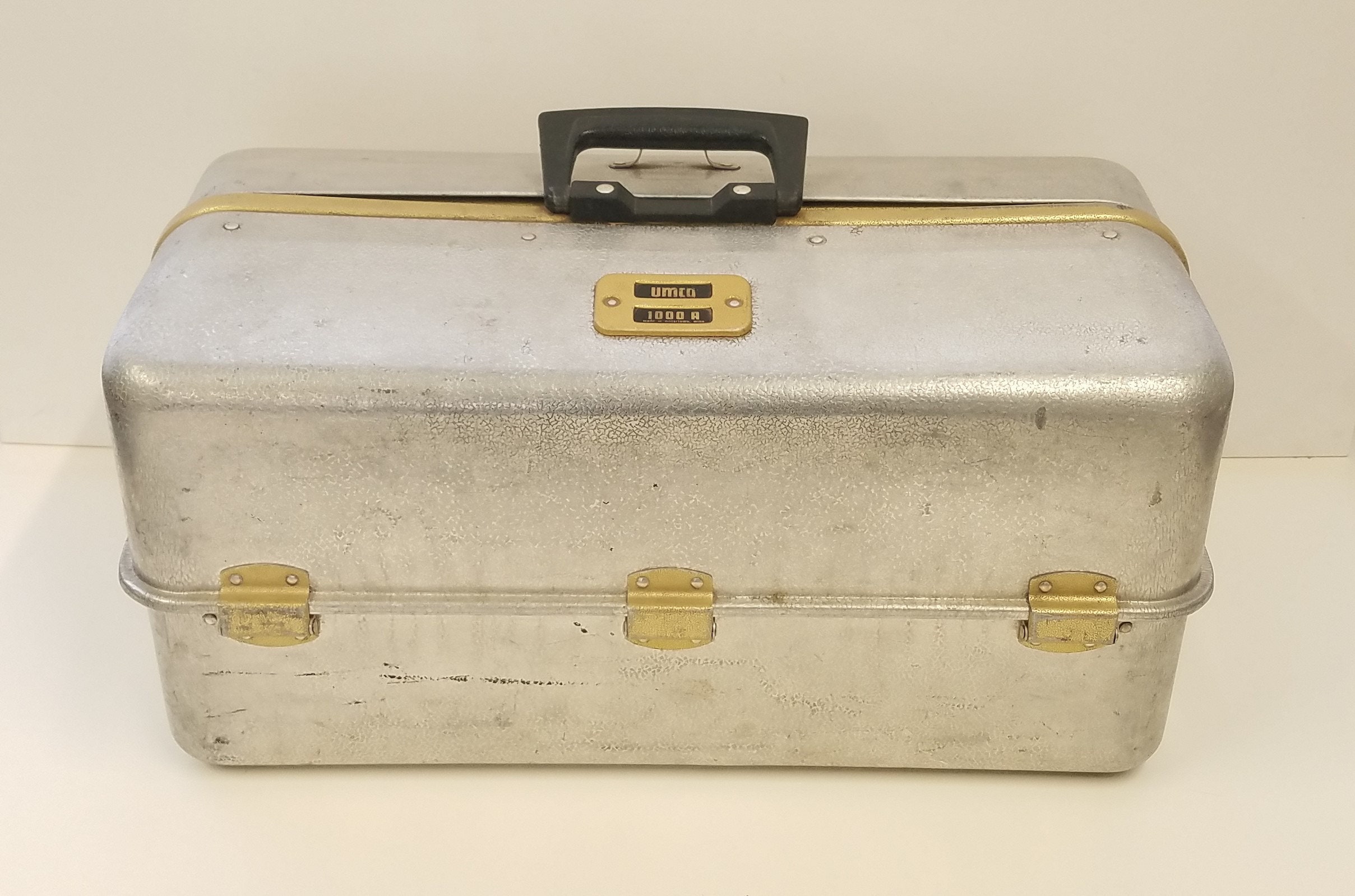 Vintage Mid-century Umco 1000A Aluminum Tackle Box Bass Fishing 