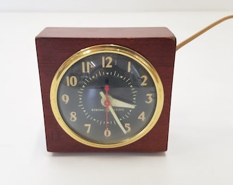 Vintage Mid-Century General Electric Alarm Clock Model 7H273 - Glow in the Dark GE Clock
