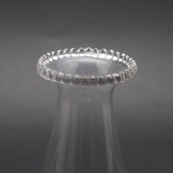 Cheminée antique en verre clair pour lampe à huile, 6 1/2 pouces de hauteur, 2 pouces Base Fitter, perlée bordée, petit soufflé verrerie ouragan cheminée