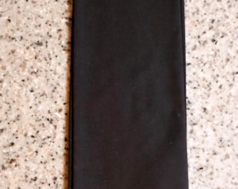 Écharpe de costume noire : coton avec franges et bordure dorées