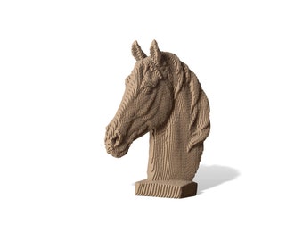 Puede incluir: Una escultura de cabeza de caballo de cartón marrón. La escultura está hecha de muchas pequeñas piezas de cartón que se superponen para crear un efecto 3D.
