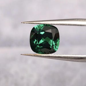 Loose Cushion Faceted Green Hydrothermal Emerald Stones, Lab-Created Emerald Stones for Jewelry Making, May Birthstone (3x3mm - 10x10mm)