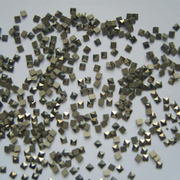 Cabochons carrés en marcassite naturelle - Couleur bronze/brun doré Lot de 100 pierres (1,2 x 1,2 mm - 2,4 x 2,4 mm)