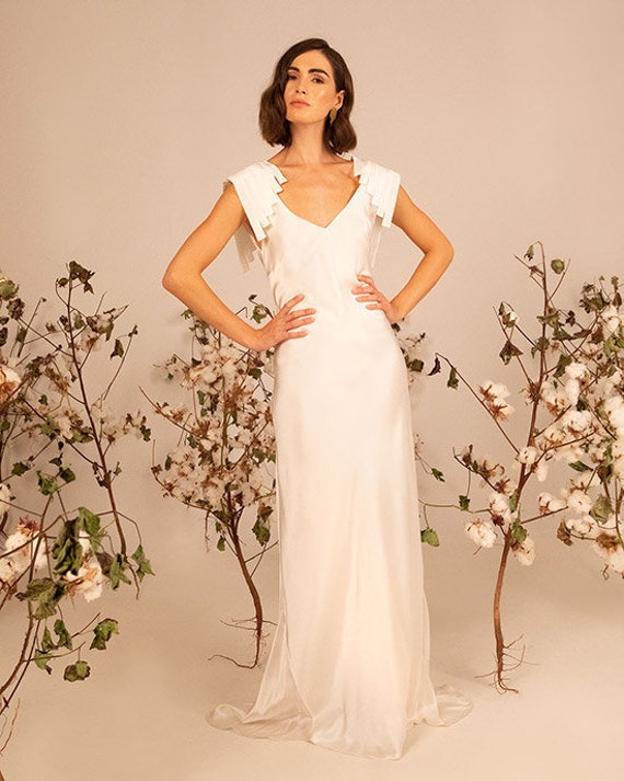 green emerald velvet dress A.J Elegant Wedding Dress XL / White main image 0
