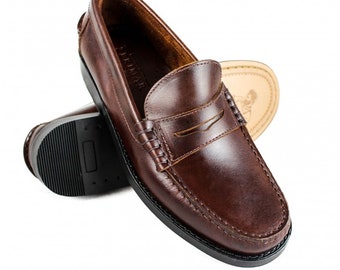 Zerimar Men's oiled loafers with leather sole