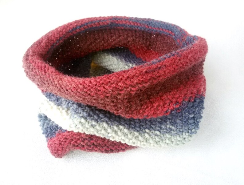 hand knit scarf girl cowl hand knitting childrens gift neck warmer chunky scarf Bordeaux warm knitted cowl infinity blue winter gift girl imagem 4
