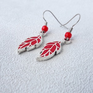 Autumn red dangle leaf earrings Fall jewelry woodland style autumn leaves Nature inspired polymer clay metal Cute minimalist Autumn colors