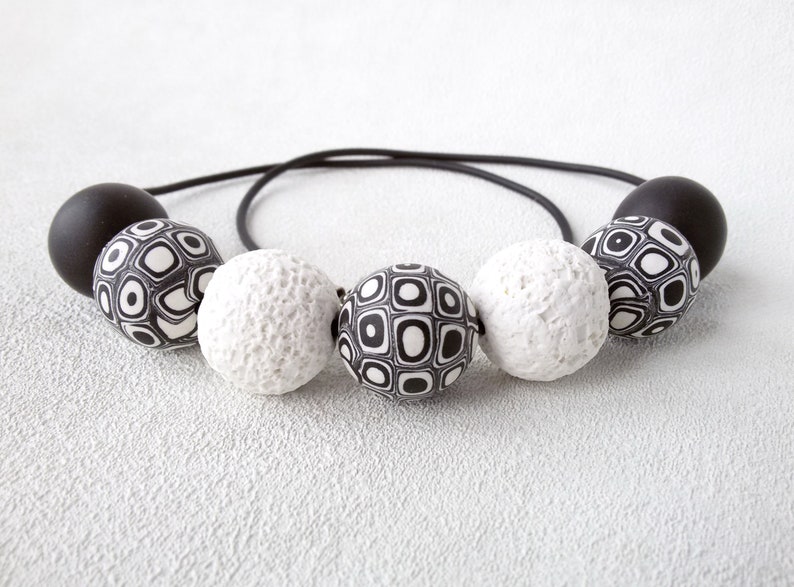 Black and white beaded necklace women fashion jewelry nice Gift girl Simple urban jewelry black necklace white jewelry accessory chunky bead image 2