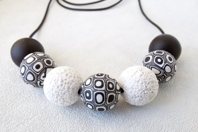 Black and white beaded necklace women fashion jewelry nice Gift girl Simple urban jewelry black necklace white jewelry accessory chunky bead image 3