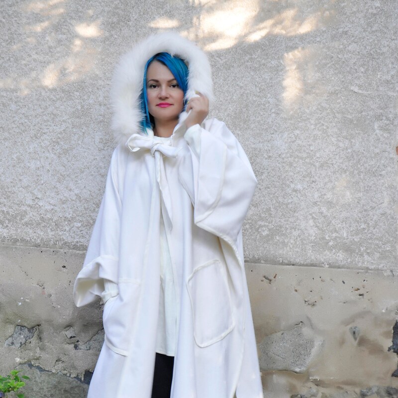 Plus Size Women Blue Bow Bunny Rabbit Cream White Wool Coat