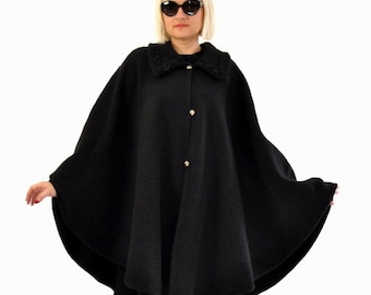 ブラックウールケープコート レディース、ポケット付きベルト付き