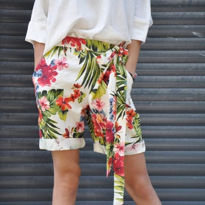 Hawaii Flowers Linen Short Pants, Beach Shorts Women, Summer Pants, Colorful Linen Shorts, Tropical Flower Shorts,Short Linen Capri Trousers