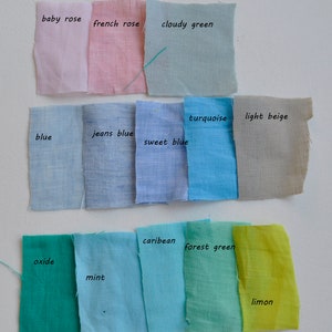 Puede incluir: Una colecci&oacute;n de muestras de tela en varios colores, incluyendo rosa beb&eacute;, rosa franc&eacute;s, verde nublado, turquesa, beige claro, azul, azul vaquero, azul dulce, &oacute;xido, menta, caribe, verde bosque y lim&oacute;n.