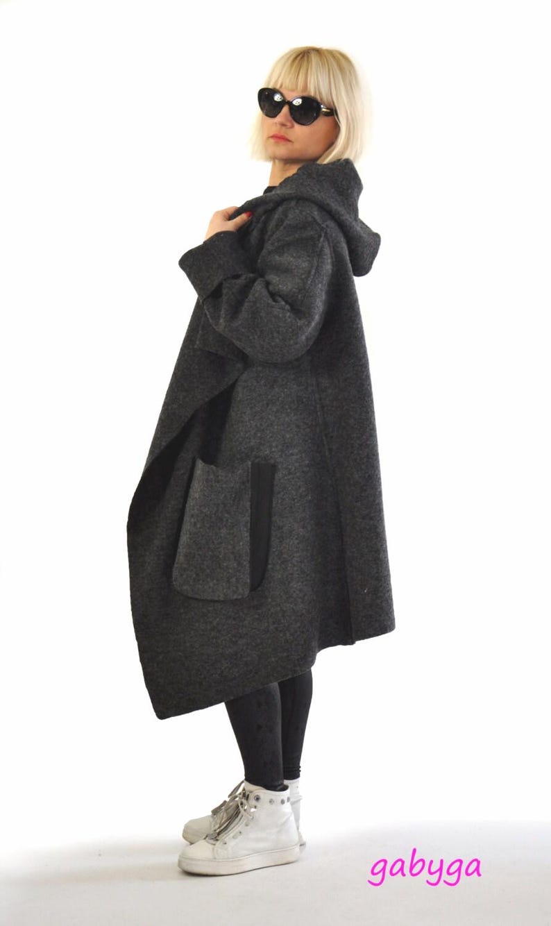 Grauer Wollmantel mit Kapuze und Gürtel, alltäglicher Herbst-Wintermantel, minimalistischer, lässiger Damen-Wollmantel mit Taschen, grauer lässiger Mantel, Maxi-Mantel Bild 5