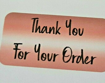 Puede incluir: Una tarjeta de agradecimiento con un degradado rosa y blanco con el texto "Thank You For Your Order" en escritura cursiva negra.