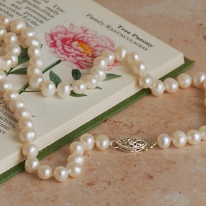 Vintage Style Pearl Necklace, Bridal Pearl Necklace, Ivory Pearl Necklace, Traditional Pearl Necklace, Filigree Clasp Pearls, Round Pearls