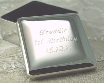 Personalisierte viereckige Schmuckschatulle, Gravierte Schmuckschatulle, personalisierte Silber Schmuckbox, neue Baby-Andenken-Box, Geburtstags-Schmuckschatulle