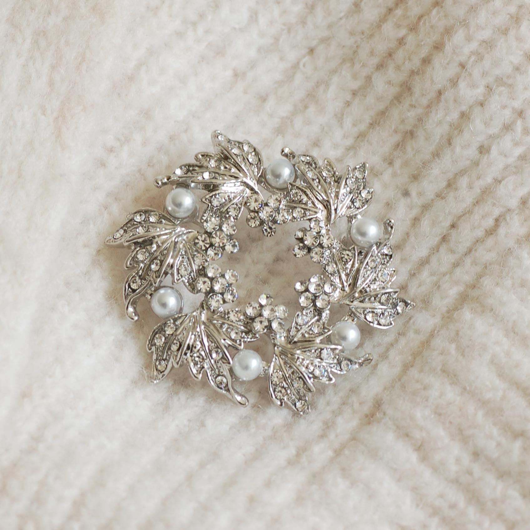 BROCHE FIBULE EN METAL ARGENTE TBE