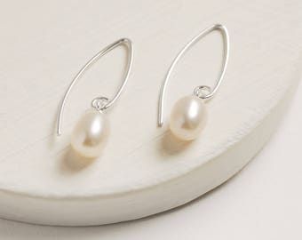 Long Ivory Pearl Drop Earrings, Ivory Pearl Wire Earrings, Freshwater Pearl Drop Earrings, Silver and Pearl Dangle Earrings, Bridal Earrings